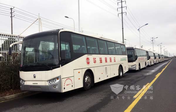 亚星纯电动客车批量交付用户