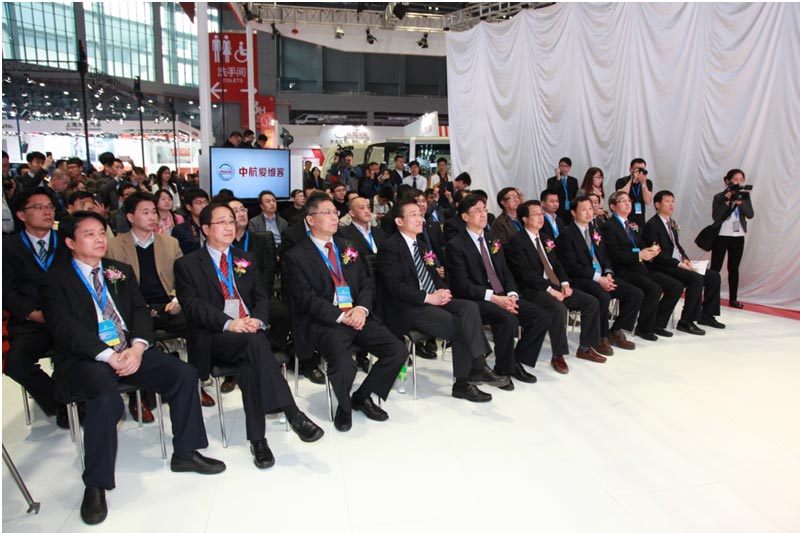 中航爱维客汽车有限公司携爱维客电动VIP车、爱维客燃油车及MINI-BUS亮相上海国际车展