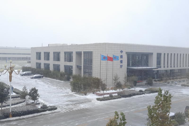 雪后的中通客车餐厅