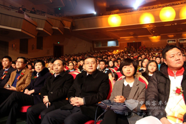 榜样力量撼动人心,安凯客车荣获2015年度合肥“十大经济人物”