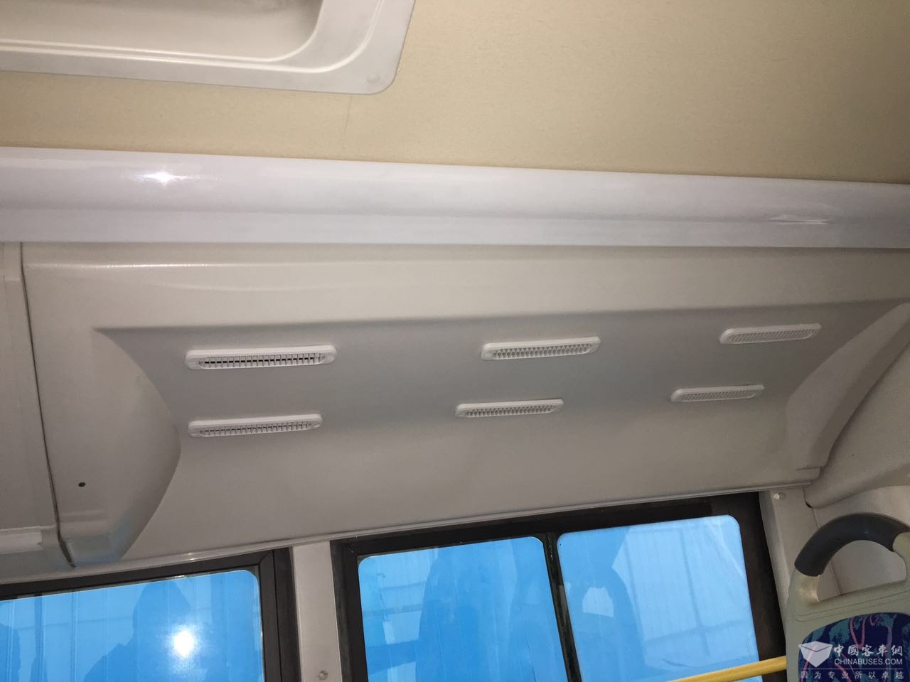 客车空调出风口板