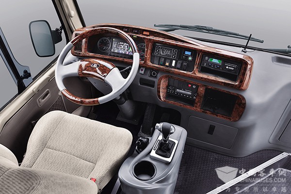 金旅客车 XML6809JEV大考斯特D8系列纯电动客车