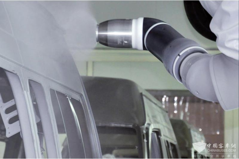 九龙汽车机器人喷涂生产线