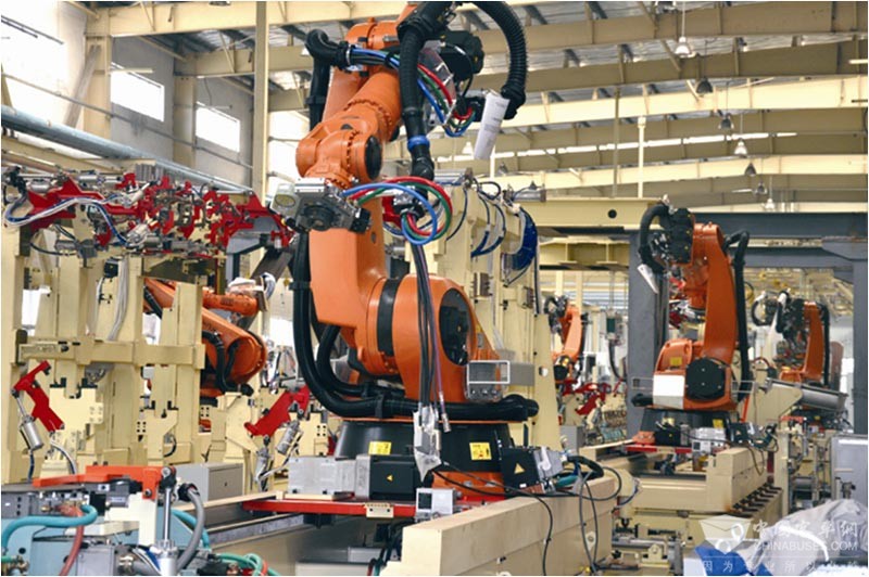 九龙汽车机器人焊装生产线