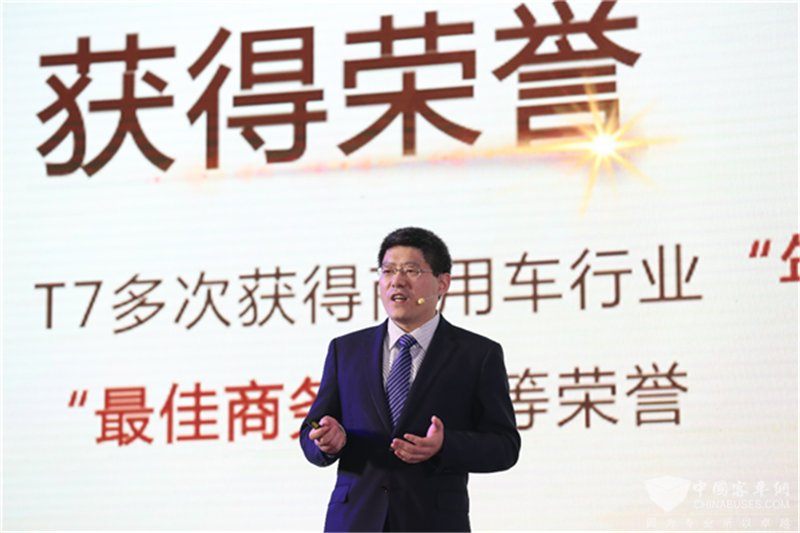宇通客车产品开发部部长申占初讲解宇通T7新品