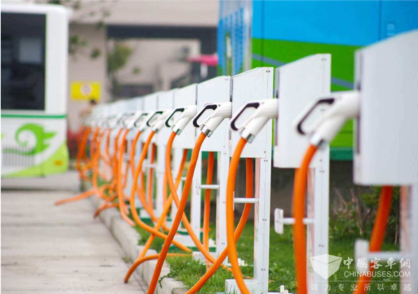 国家发改委：今年全国预计新建60万多个新能源车充电桩