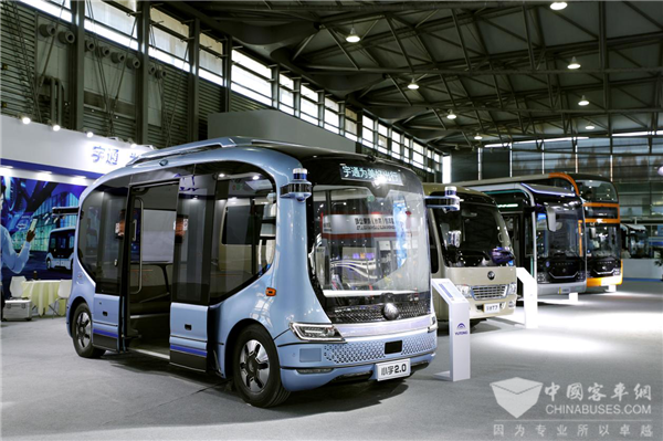 小宇2.0领衔 宇通“明星阵容”组合抢眼上海滩