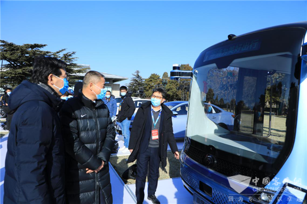 百人会聚焦|小宇2.0亮相! “宇通智慧”共话智能电动汽车新时代