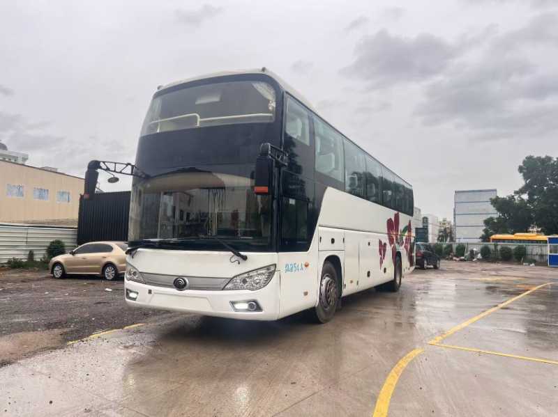 2017年4月上牌粤牌国五一层半54座友司机睡仓宇通旅游车