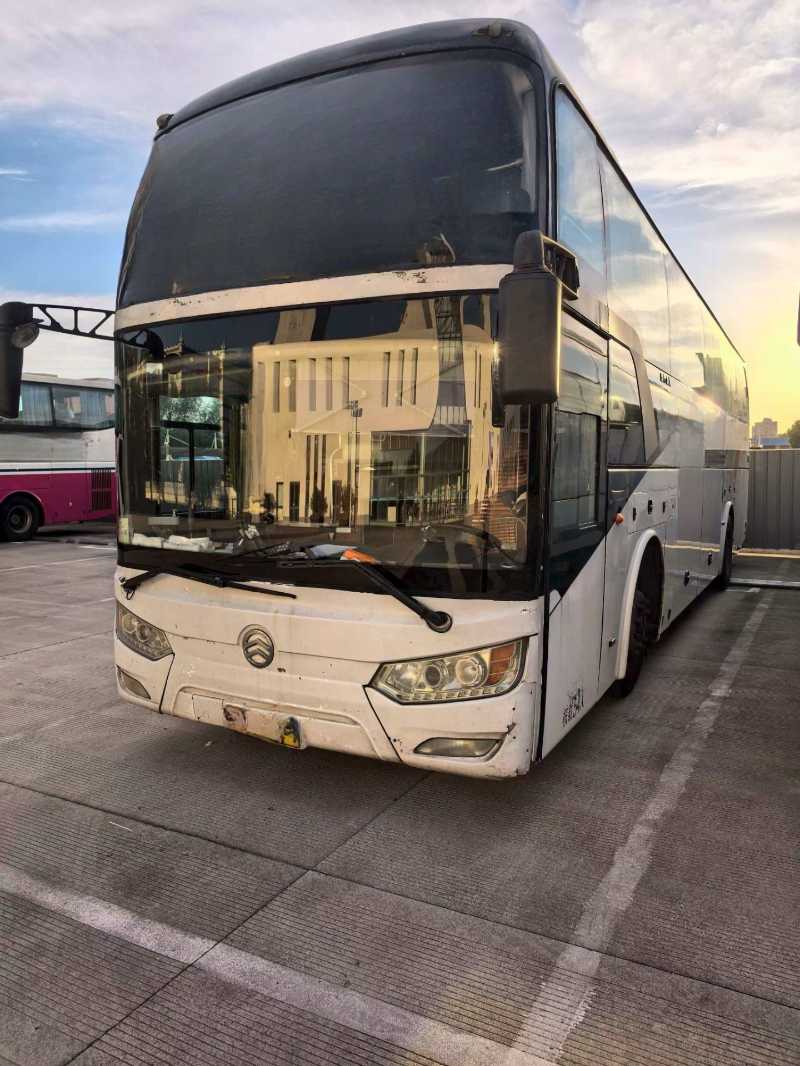 2017年9月上牌一层半54座金旅6112有中门营运车