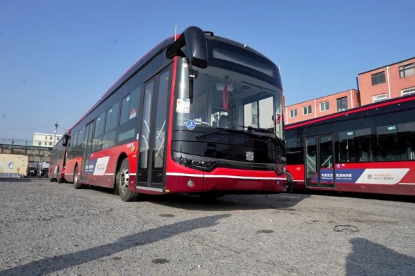 大连街头游过一群大鲸鱼！中车X10/X12惊艳亮相！