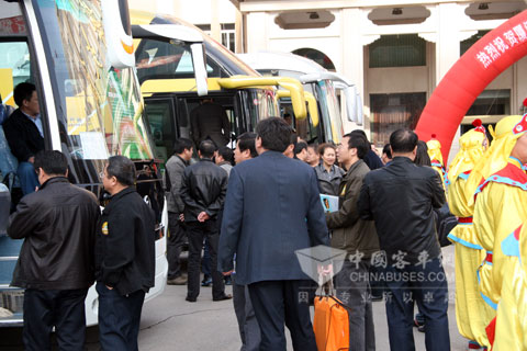 用户代表鉴赏金旅新品