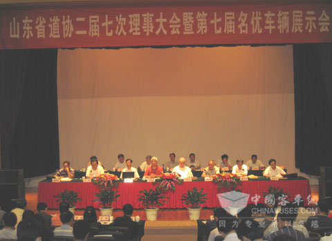 中通客车:节能减排客货名优车辆展上受关注