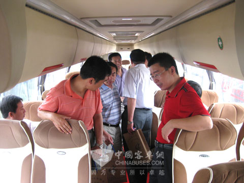 中通客车:节能减排客货名优车辆展上受关注