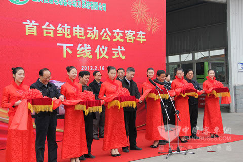 恒通电动客车公司首台客车下线