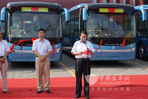 马明义总经理在发车仪式上致辞