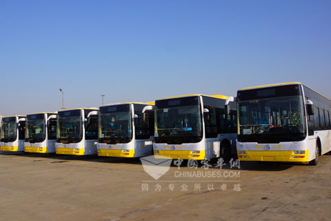 20辆金旅LNG公交车严阵以待