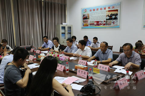 济宁交运与媒体参访团座谈