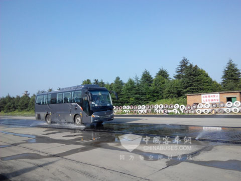 中通LCK6935H ECE R13 ABS低附路制动测试.jpg