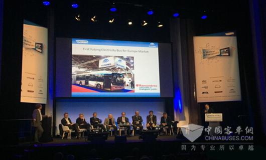 宇通客车在SAVAC公交站台