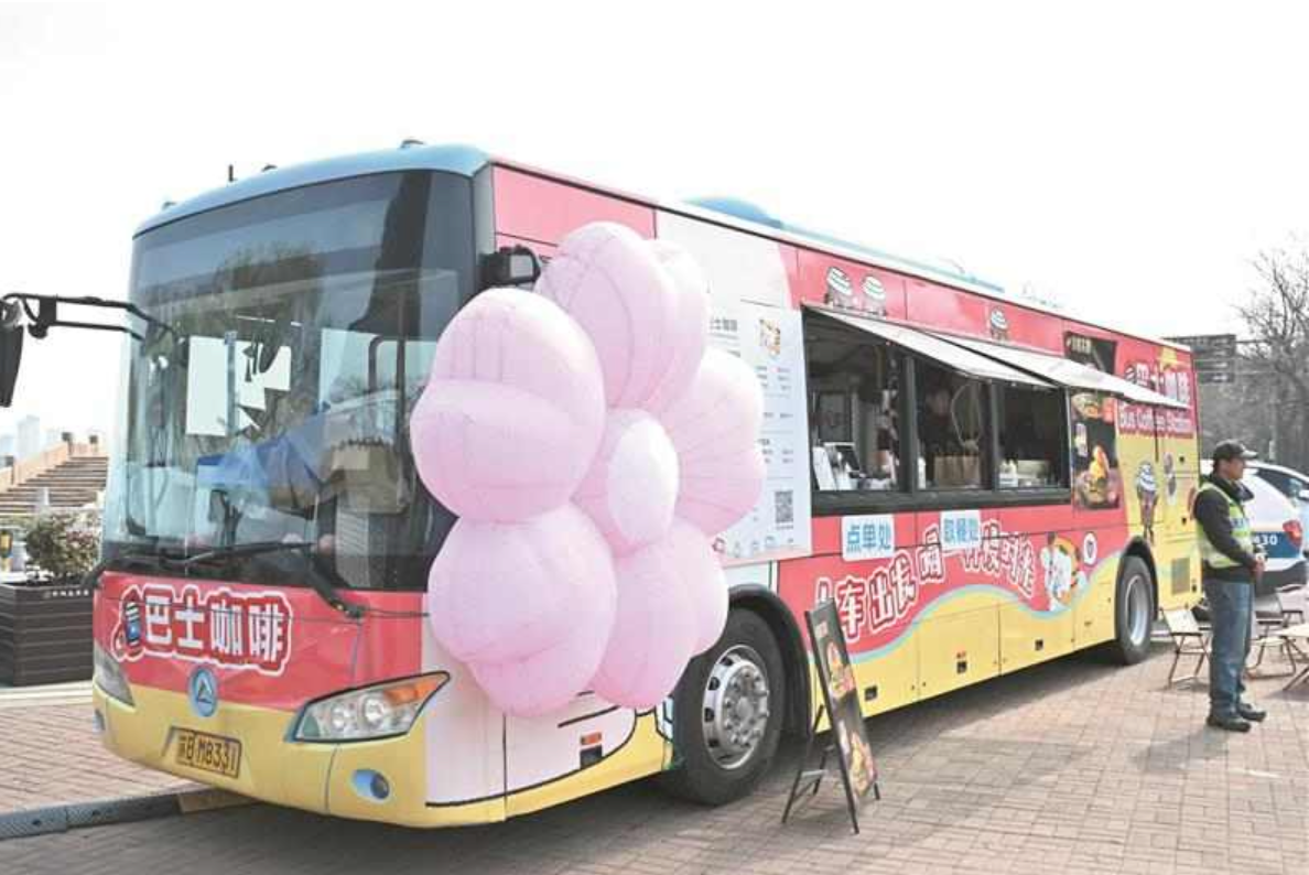 江苏无锡鼋头渚樱花季推出“巴士咖啡”