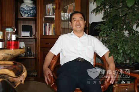 新国线集团(聊城)有限公司总经理王涛接受记者采访