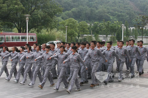 海格客车军训检阅