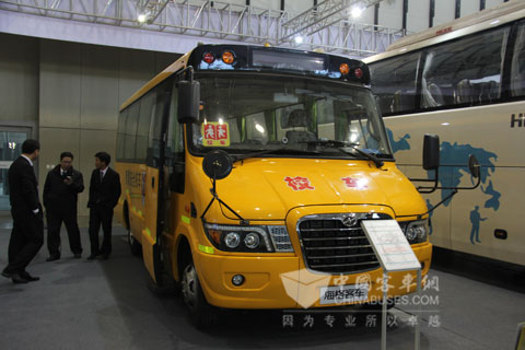 海格校车展台现场