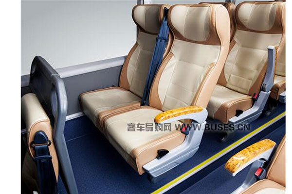 亚星蓝钻YBL6855HCP客车（天然气国五24-39座）