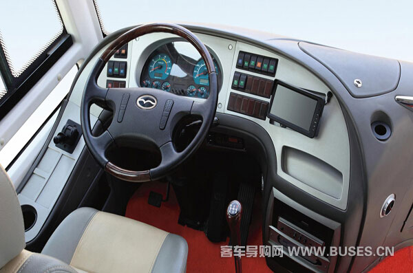 五洲龙FDG6860CNG中短途客运客车（天然气24-37座）