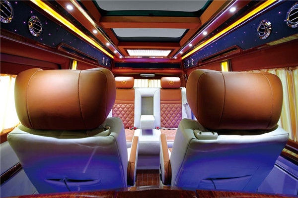 宇通ZK5031XLJ2房车（汽油国四4-6座）