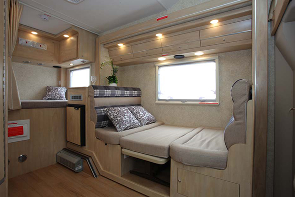 凯伦宾威ZK5045XLJ2房车（柴油国五2-6座）