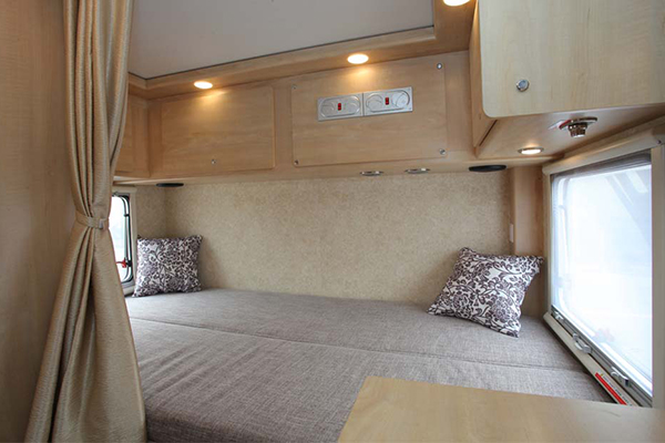 凯伦宾威ZK5045XLJ2房车（柴油国五2-6座）