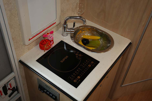 凯伦宾威ZK5045XLJ2房车（柴油国五2-6座）