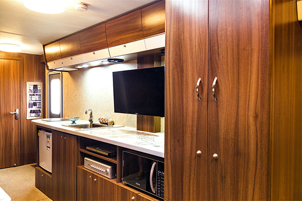 宇通ZK9040XLJ拖挂房车（6-9座）