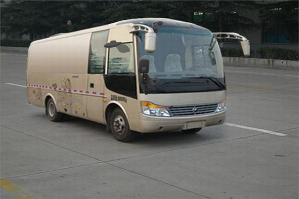 宇通ZK5080XXYN1厢式运输车（天然气国五2-6座）