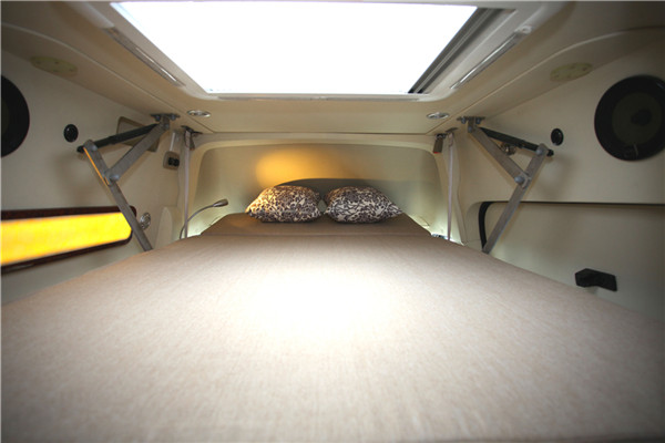 凯伦宾威ZK5040XLJ2房车（柴油国五2-6座）