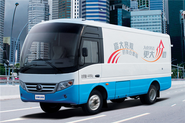 宇通ZK5040XXYN2厢式运输车（天然气国五2-6座）