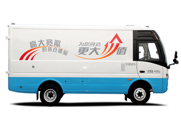 宇通ZK5040XXYN2厢式运输车（天然气国五2-6座）