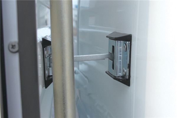 宇通ZK5040XXYN2厢式运输车（天然气国五2-6座）