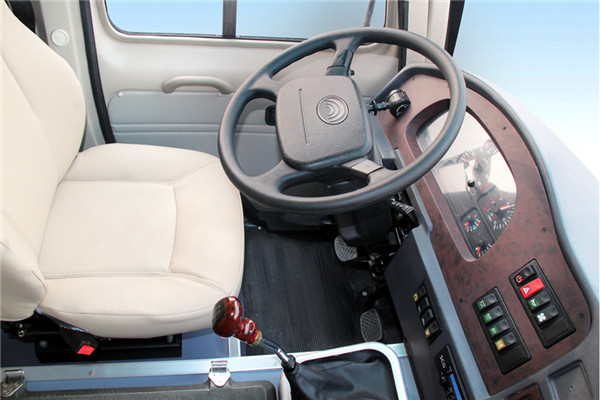 宇通ZK5040XXYN2厢式运输车（天然气国五2-6座）