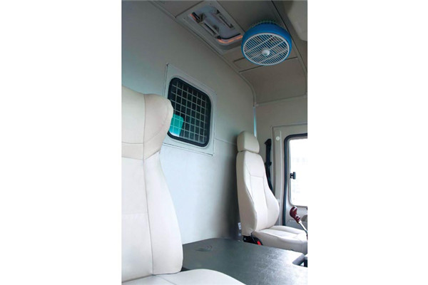 宇通ZK5040XXYN2厢式运输车（天然气国五2-6座）