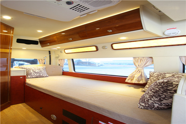 宇通ZK5040XLJ3房车（柴油国五2-6座）