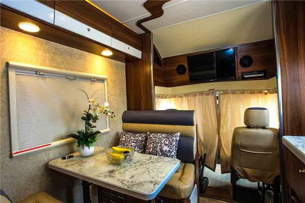 凯伦宾威ZK5041XLJ3房车（柴油国五2-6座）