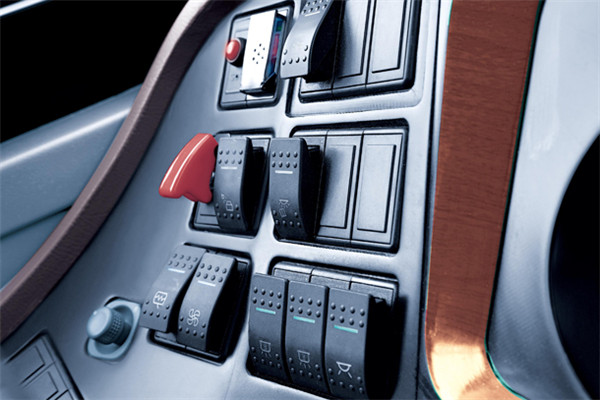 金旅XML6887J15Z客车（柴油国五24-40座）