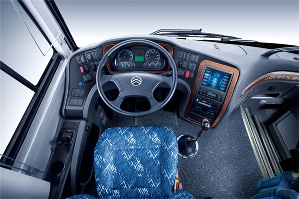 金旅XML6827JEV60客车（纯电动24-35座）