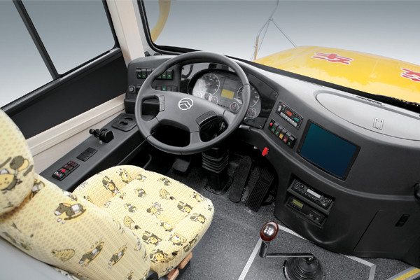 金旅XML6101J15ZXC中小学生专用校车（柴油国五24-52座）