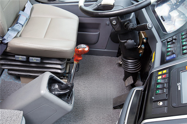 金龙XMQ6115AYD5D客车（柴油国五24-55座）