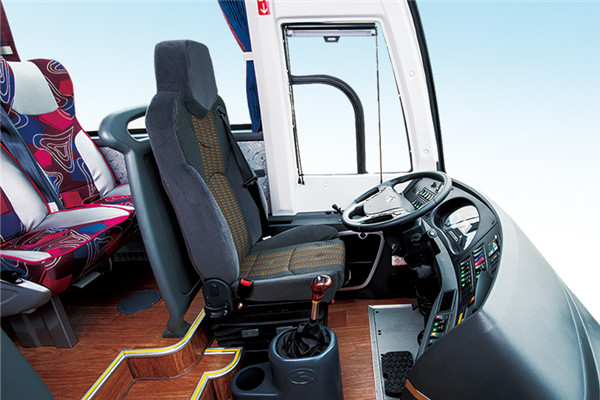 金龙XMQ6101CYN5C客车（天然气国五24-47座）