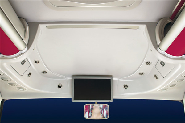 金龙XMQ6821CYD5D客车（柴油国五24-36座）